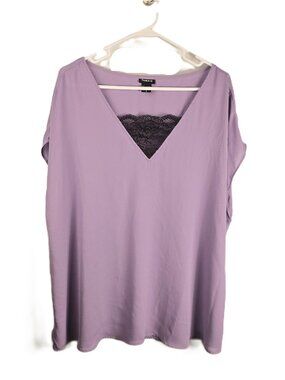 Torrid Sleeveless Top Size 2 Lavender with Black Lace Inset Silky V-Neck Flaw